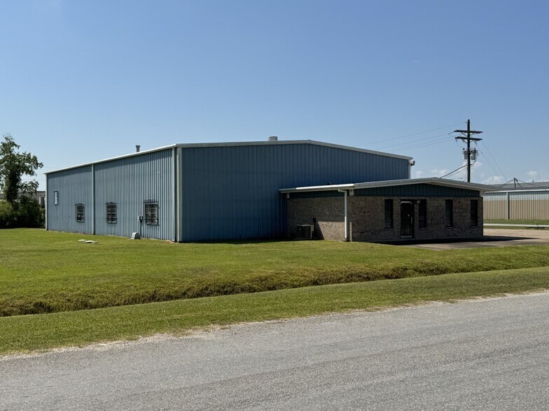6233 Industrial Rd, Beaumont, TX à louer - Photo de l’immeuble – Image 2 sur 10