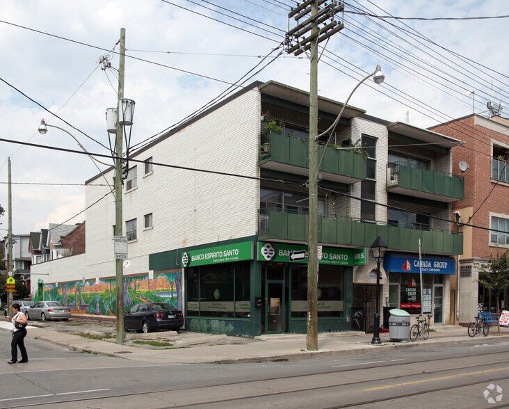 860 College St, Toronto, ON à louer - Photo de l’immeuble – Image 2 sur 4
