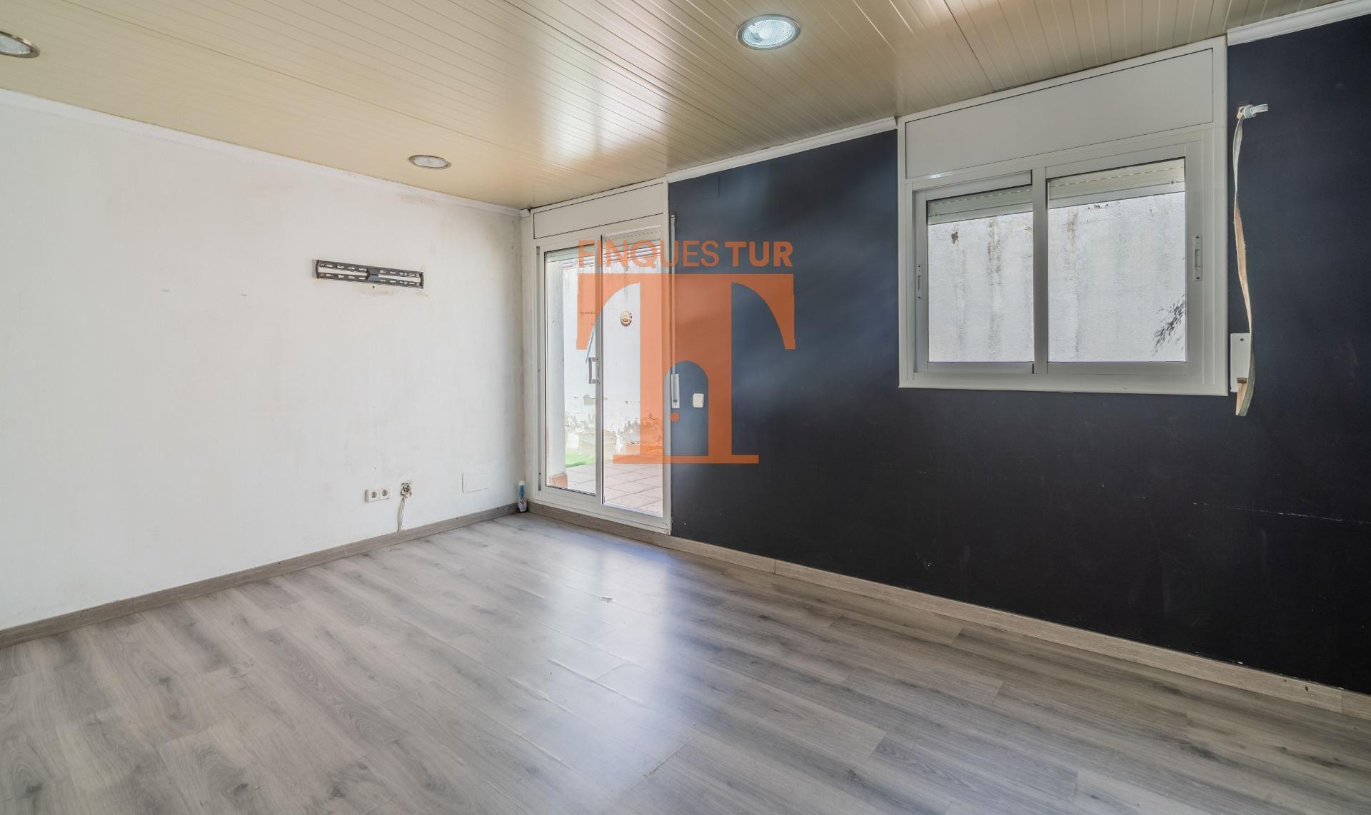 Immeuble residentiel dans Palafolls, Barcelona à vendre Photo intérieure– Image 1 sur 4