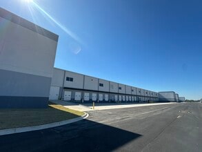 1060 Mossyhead Plaza Drive, Defuniak Springs, FL à louer Photo de l’immeuble– Image 2 sur 6