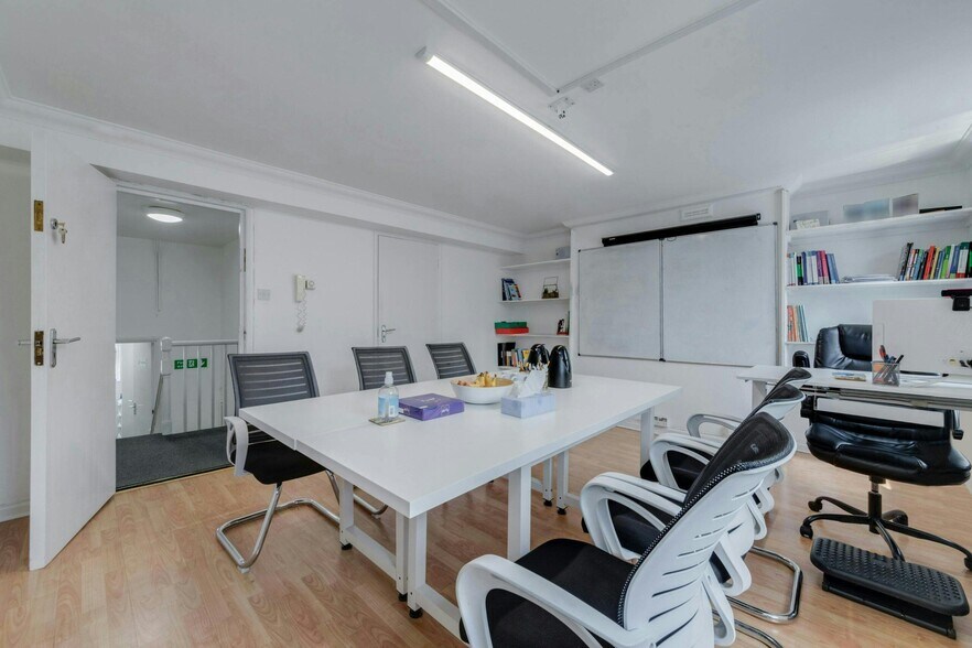 26 Goodge St, Londres à louer - Photo de l’immeuble – Image 2 sur 6