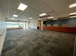 7402-7456 N 30th St, Omaha, NE à louer Photo intérieure– Image 2 sur 2