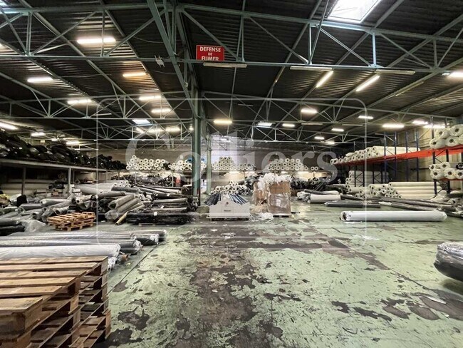 Plus de détails pour Industriel/Logistique à louer