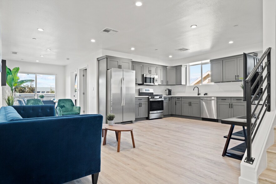 310 S Breed St, Los Angeles, CA à vendre - Photo de l’immeuble – Image 2 sur 33