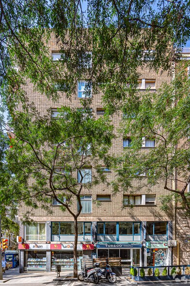 Carrer de Calvet, 27, Barcelone, Barcelona à louer - Photo de l’immeuble – Image 3 sur 3