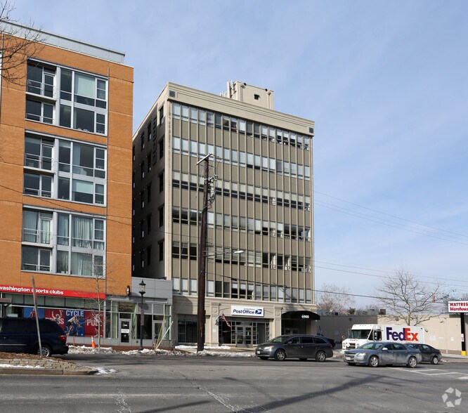 6900 Wisconsin Ave, Bethesda, MD à louer - Photo de l’immeuble – Image 3 sur 9