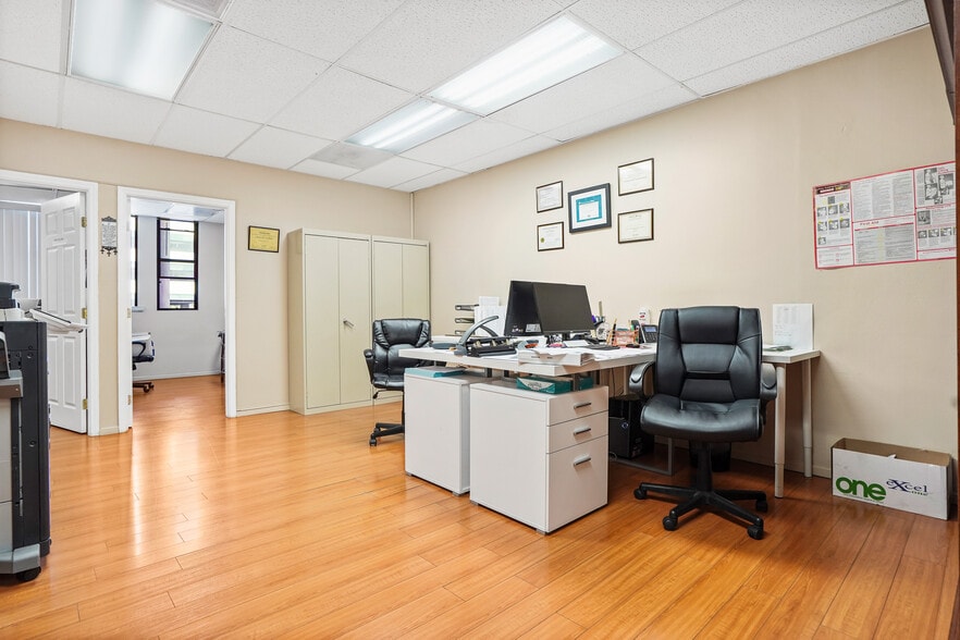 6450 Bellingham Ave, North Hollywood, CA à vendre - Photo intérieure – Image 3 sur 17