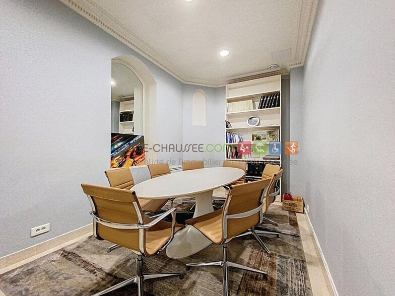 Immeuble residentiel dans Paris à vendre - Photo intérieure – Image 3 sur 6