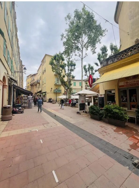 Local commercial dans Menton à louer Photo de l’immeuble– Image 1 sur 5