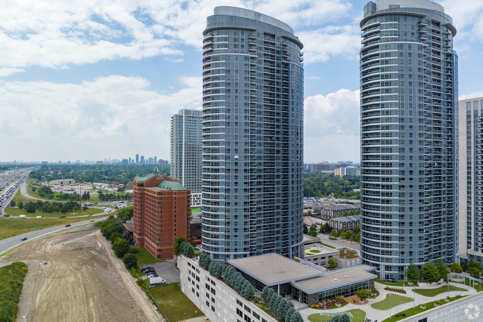 125 Village Green Sq, Toronto, ON à louer Photo principale– Image 1 sur 8