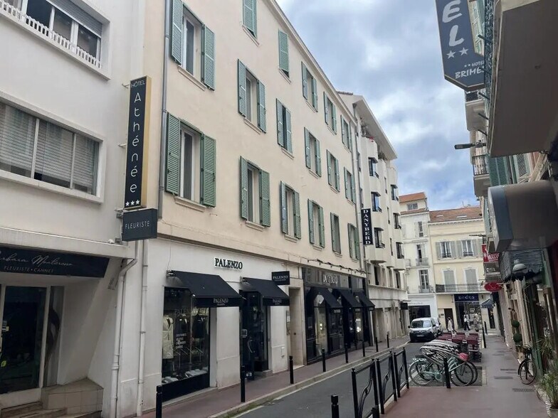 Bureau dans Cannes à louer - Photo de l’immeuble – Image 3 sur 11