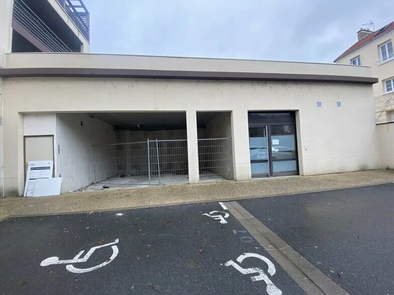 Local commercial dans Saintry-sur-Seine à louer - Photo de l’immeuble – Image 1 sur 7