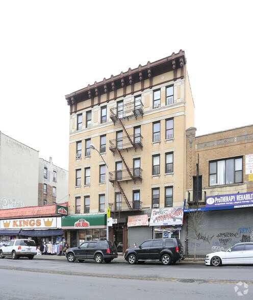 868 E Tremont Ave, Bronx, NY à louer - Photo de l’immeuble – Image 2 sur 3