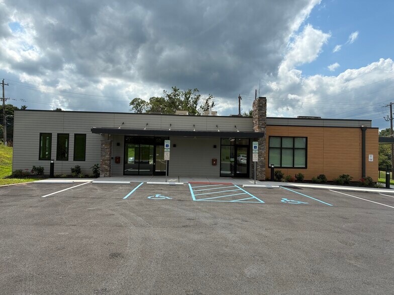 803 W Main St, Collegeville, PA à louer - Photo de l’immeuble – Image 3 sur 8