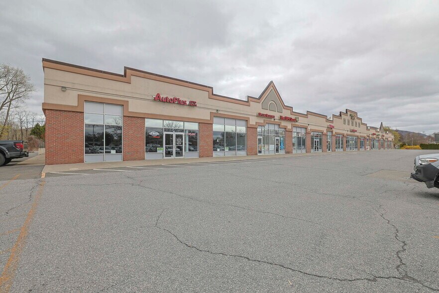 982-986 Main St, Fishkill, NY à louer - Photo de l’immeuble – Image 1 sur 21