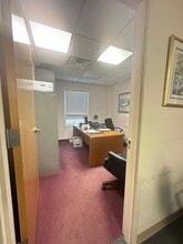 107 W Main St, Clinton, NJ à louer Photo intérieure– Image 1 sur 5