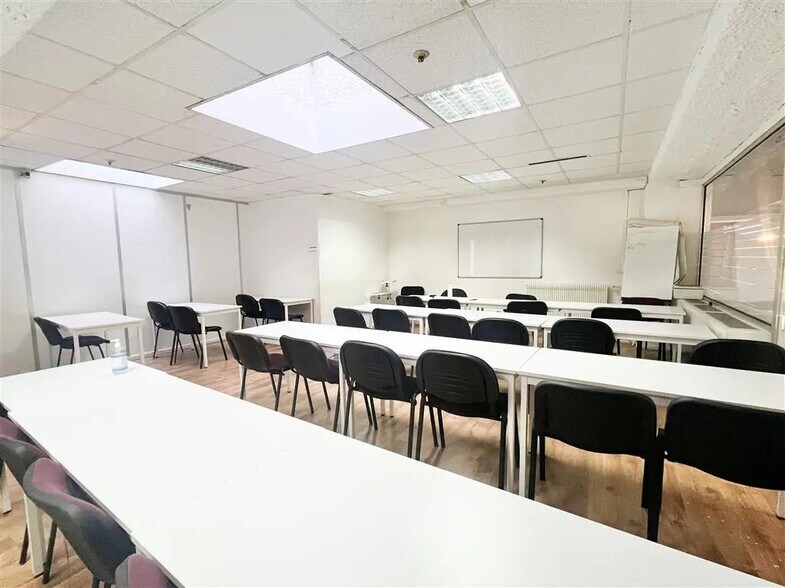 Bureau dans Paris à louer - Photo de l’immeuble – Image 1 sur 8
