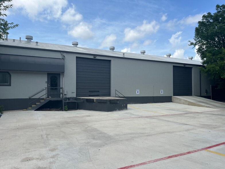 1303 W Commerce St, San Antonio, TX à louer - Photo de l’immeuble – Image 1 sur 22
