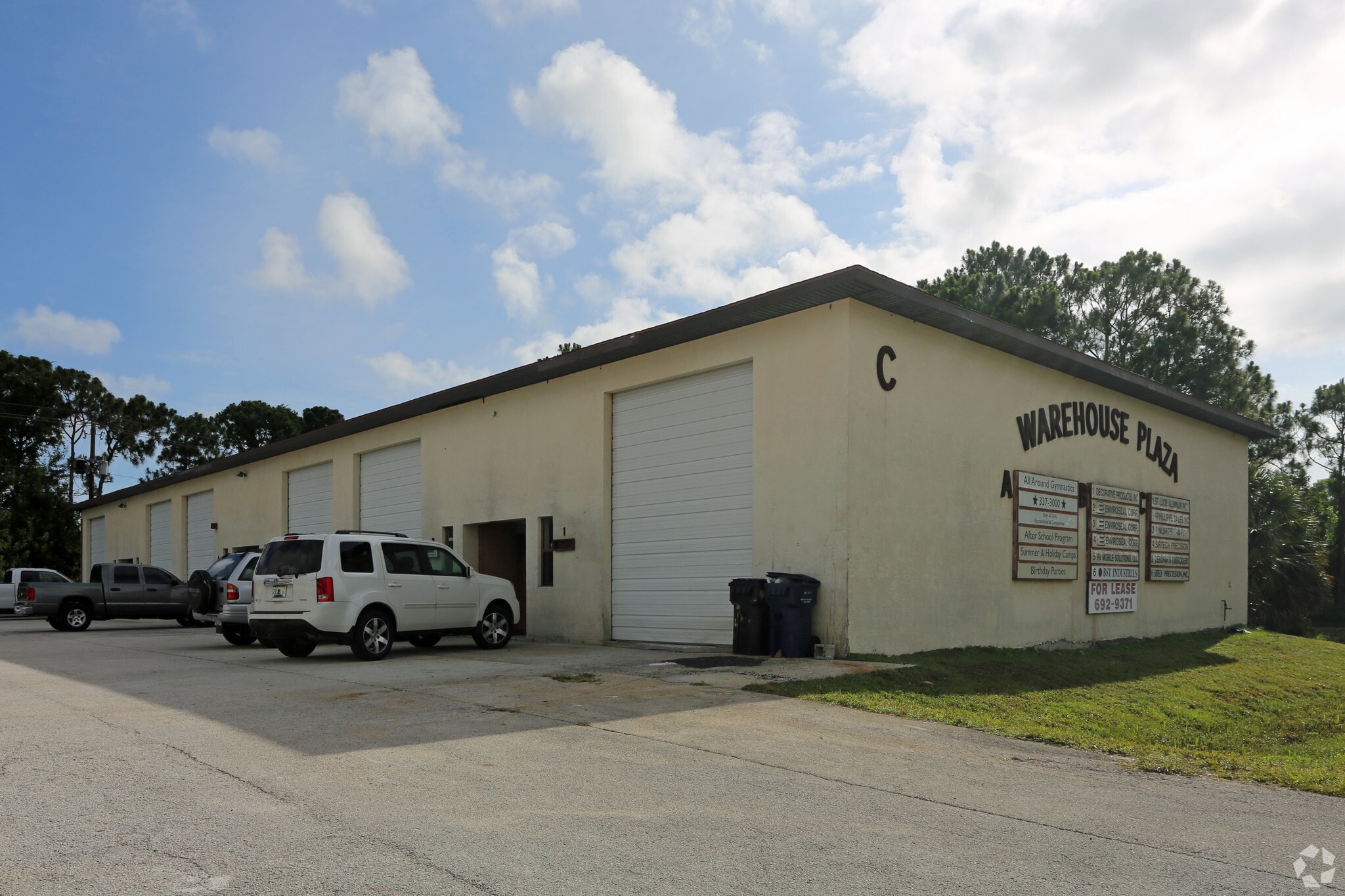 1053 SE Holbrook Ct, Port Saint Lucie, FL à louer Photo principale– Image 1 sur 46
