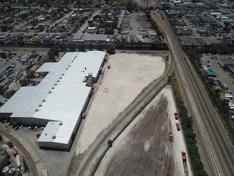 10700 NW 36th Ave, Miami, FL à louer - Photo de l’immeuble – Image 3 sur 42