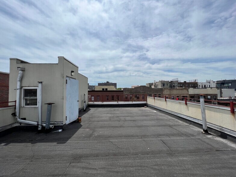 33 Maujer St, Brooklyn, NY à vendre - Photo de l’immeuble – Image 2 sur 9