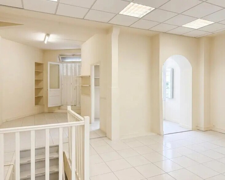 Local commercial dans Paris à vendre - Photo de l’immeuble – Image 2 sur 5
