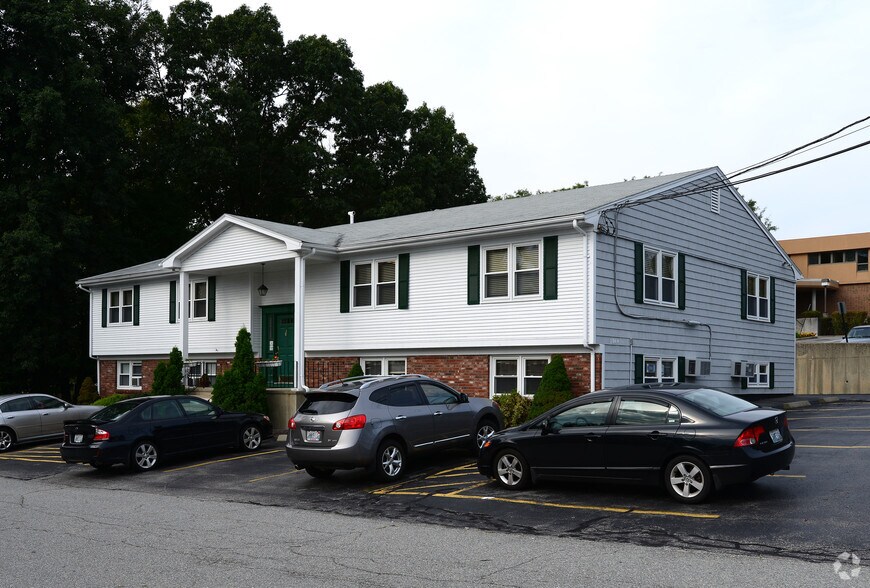 1804 Mineral Spring Ave, Providence, RI à louer - Photo principale – Image 1 sur 2