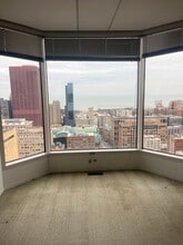 425 S Financial Pl, Chicago, IL à louer Photo de l’immeuble– Image 2 sur 3