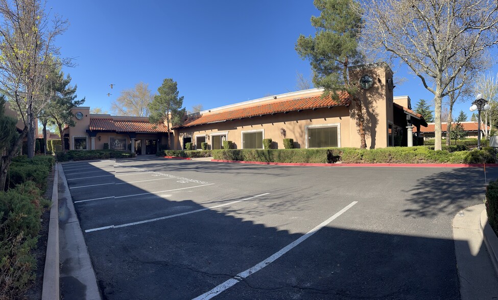 6490 S McCarran Blvd, Reno, NV à louer - Photo de l’immeuble – Image 2 sur 6