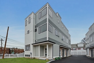 Plus de détails pour 308 Newton St, Waltham, MA - Logement à vendre