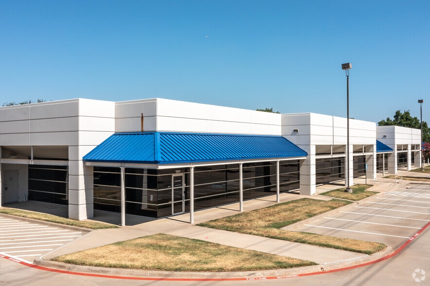 601 Canyon Dr, Coppell, TX à louer - Photo de l’immeuble – Image 2 sur 6