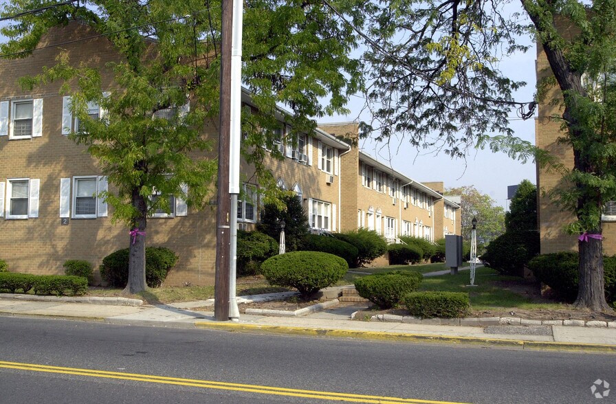 1324 Paterson Plank Rd, Secaucus, NJ à louer - Photo de l’immeuble – Image 3 sur 4