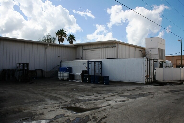 2231 Linwood Ave, Naples, FL à louer - Photo de l’immeuble – Image 3 sur 4