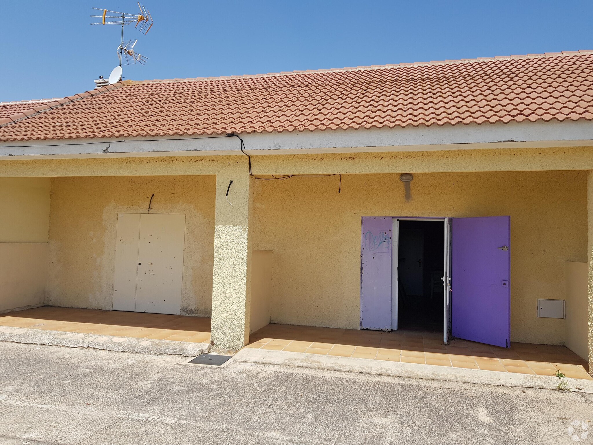 Local commercial dans Trijueque, Guadalajara à vendre Photo intérieure– Image 1 sur 2