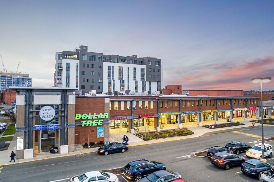 14-22 McGrath Hwy, Somerville, MA à louer - Photo de l’immeuble – Image 2 sur 8