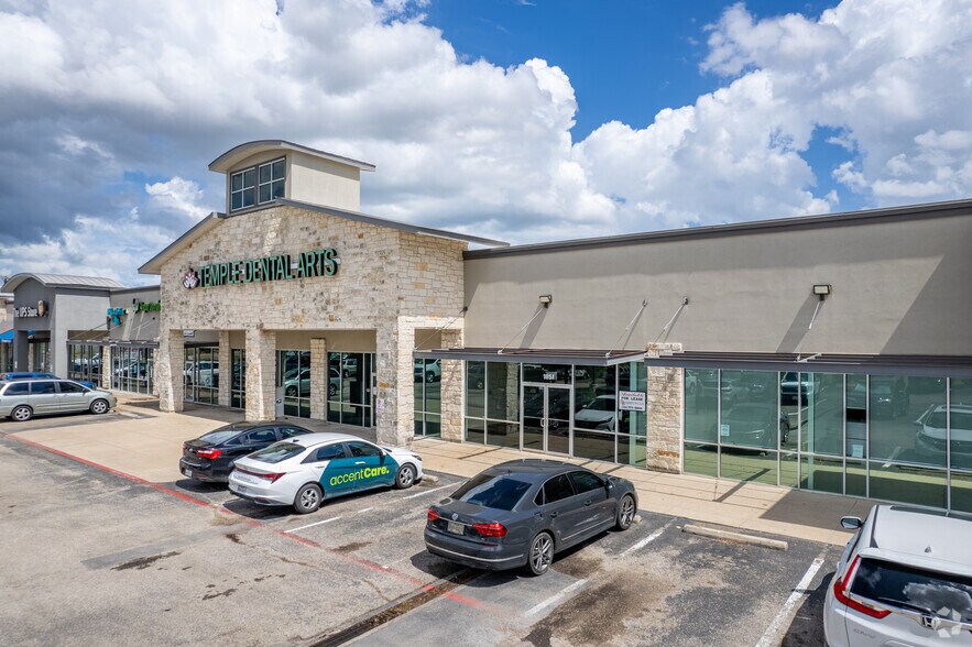 3809 S General Bruce Dr, Temple, TX à louer - Photo de l’immeuble – Image 2 sur 5