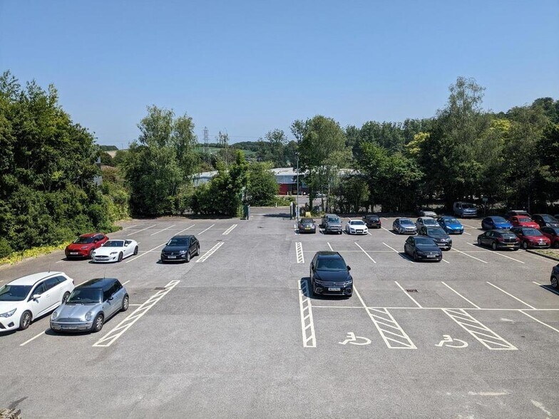 Wilson Rd, Alton à louer - Photo de l’immeuble – Image 2 sur 3