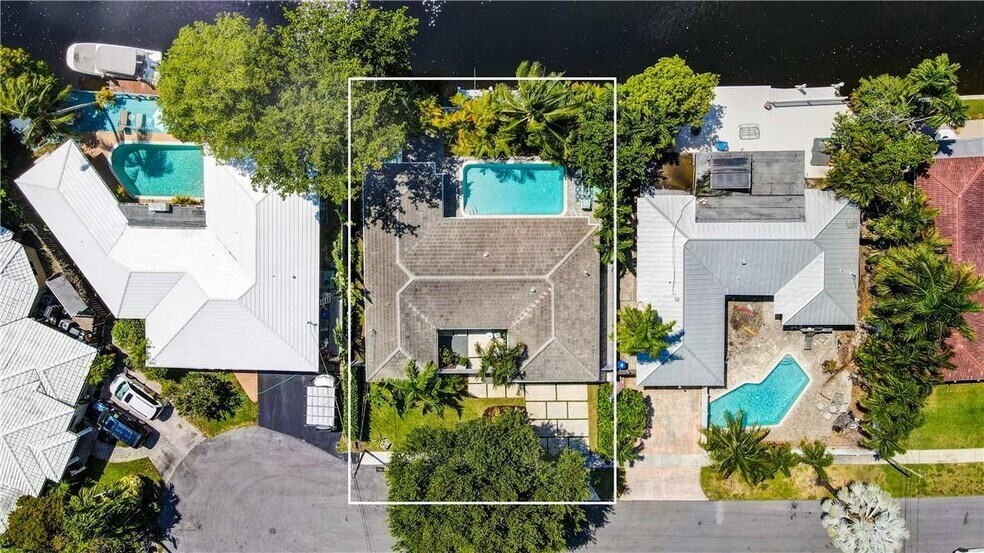 5821 NE 14th Way, Fort Lauderdale, FL à vendre - Photo principale – Image 1 sur 19