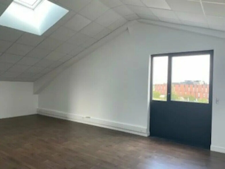 Bureau dans Vannes à louer - Photo de l’immeuble – Image 2 sur 8