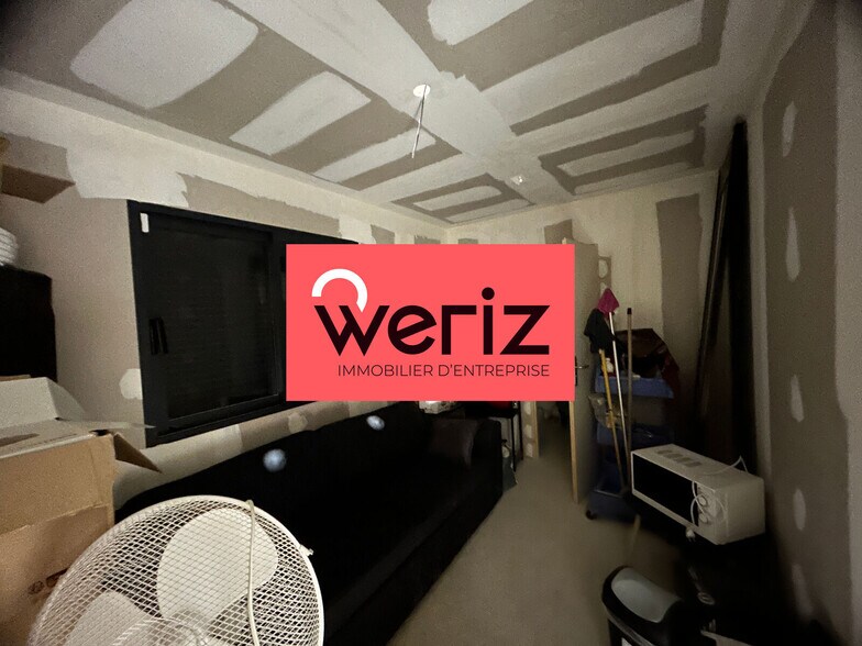 Industriel/Logistique dans Rognac à louer - Photo de l’immeuble – Image 3 sur 3