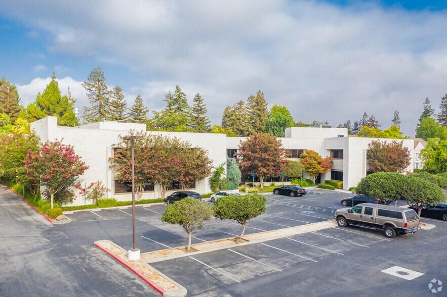 710 lakeway Dr, Sunnyvale, CA à louer - Photo de l’immeuble – Image 2 sur 14