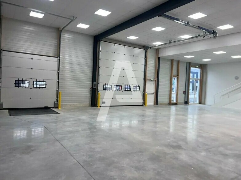 Local d’activités dans Moissy-Cramayel à louer - Photo de l’immeuble – Image 1 sur 5