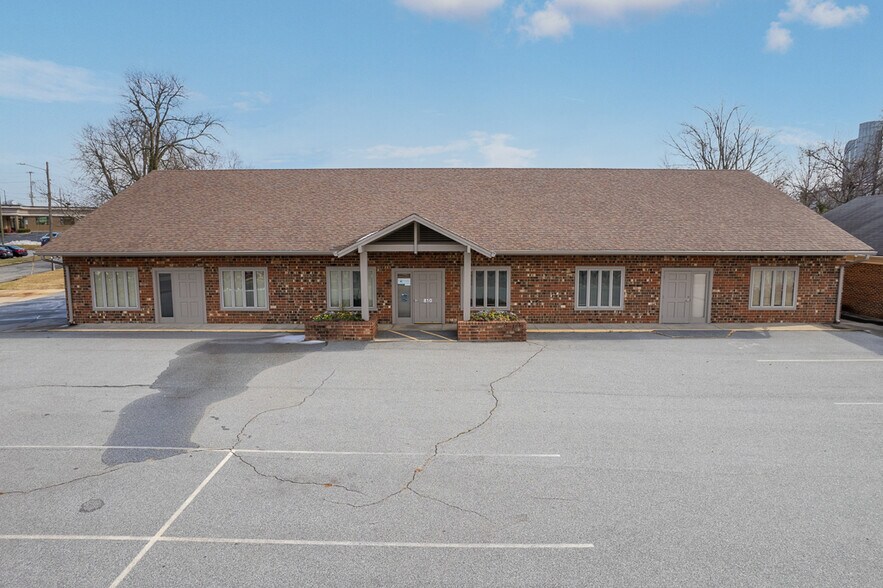 810 Lindsay St, High Point, NC à vendre - Photo de l’immeuble – Image 2 sur 23