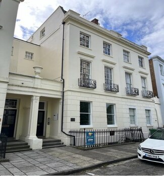 Plus de détails pour 122 Bath Rd, Cheltenham - Bureau à louer