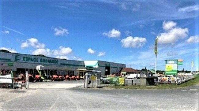 Plus de détails pour Local d’activités à vendre