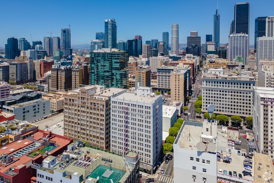 122 E 7th St, Los Angeles, CA à louer - Photo de l’immeuble – Image 3 sur 16