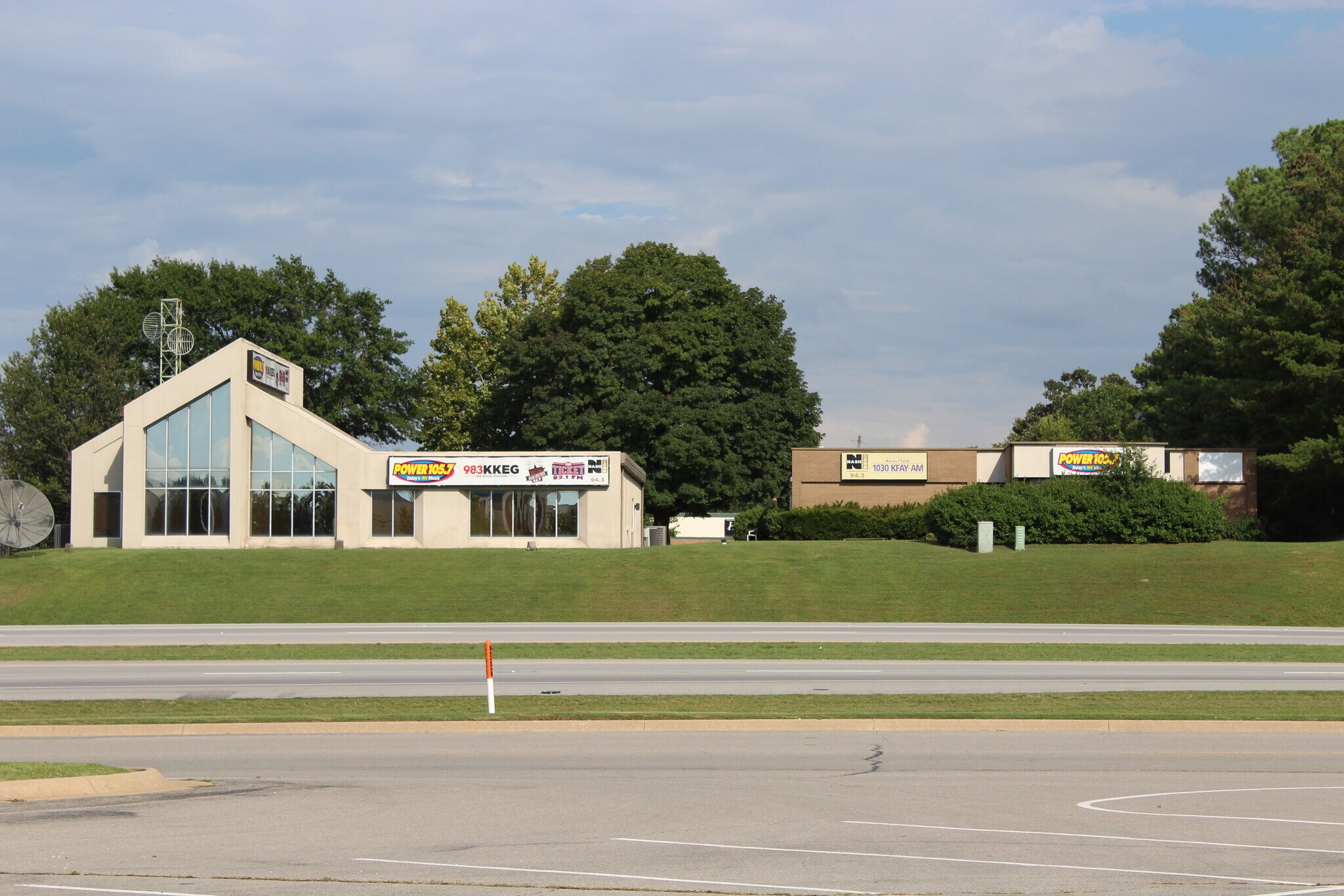 Fayetteville Office Buildings portefeuille de 2 biens à vendre sur LoopNet.fr Photo principale– Image 1 sur 8