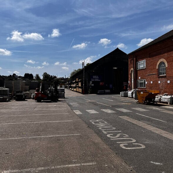 Wharf Road, Grantham portefeuille de 3 biens à vendre sur LoopNet.fr - Photo de l’immeuble – Image 3 sur 8