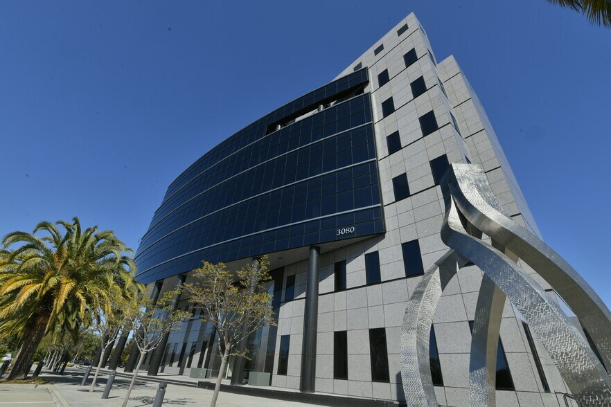 The Campus at First portefeuille de 2 biens à vendre sur LoopNet.fr - Photo de l’immeuble – Image 1 sur 35