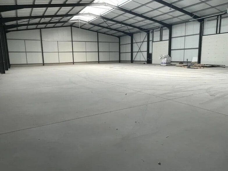 Bureau dans Gondecourt à louer - Photo de l’immeuble – Image 3 sur 5